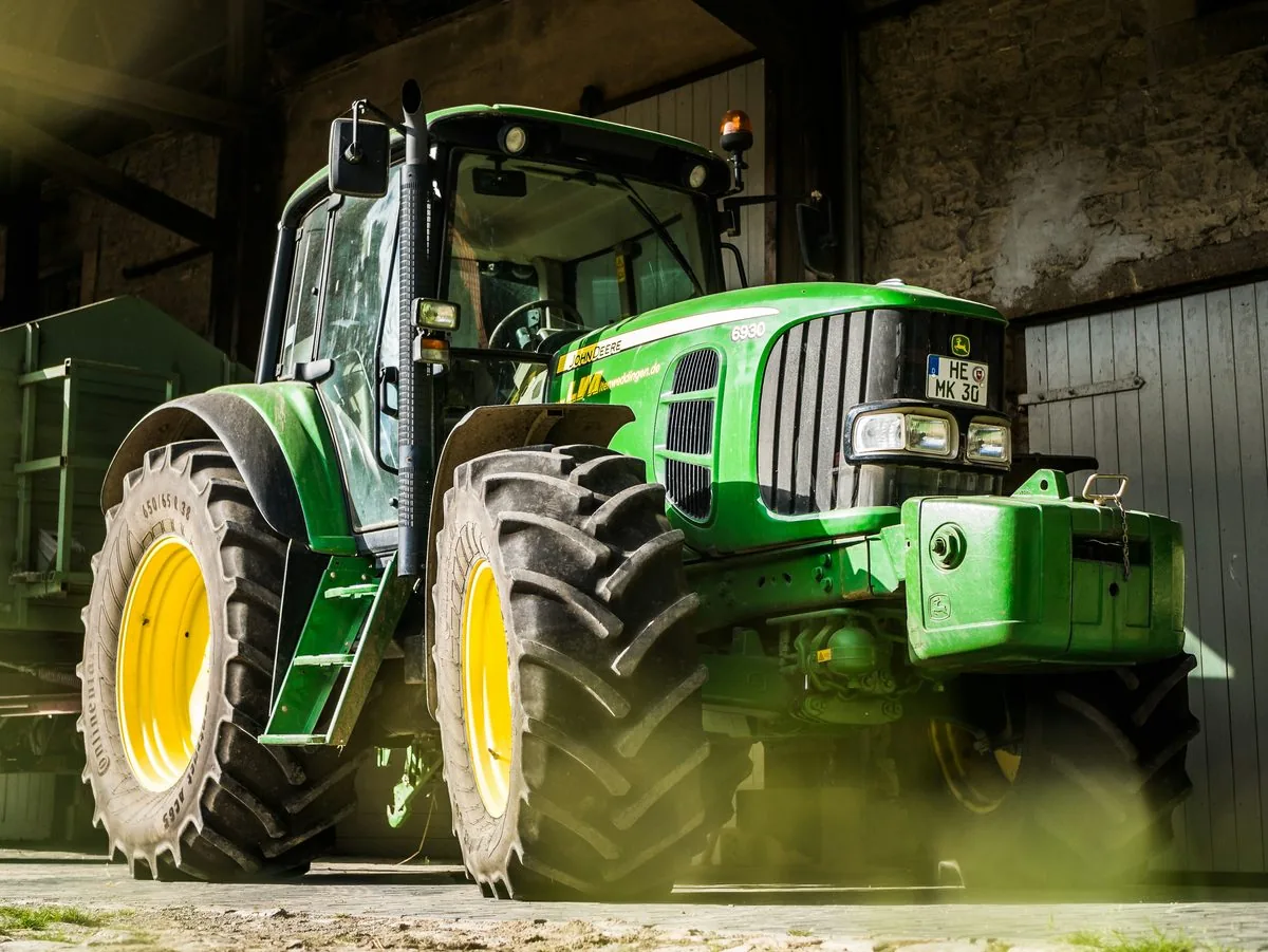 Tractor John Deere en concesionario